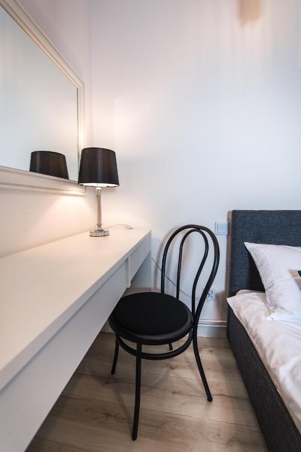Moonlight Apartament Zielona Góra Buitenkant foto